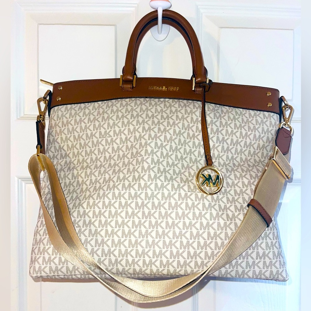 Michael Kors🤎women bag  💼(special Gift 🎁 included)